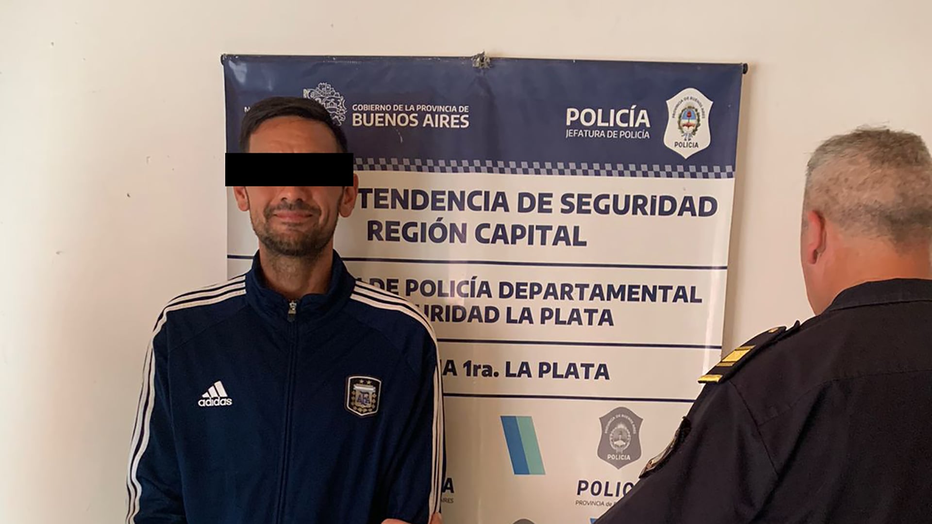 Robó un auto y se llevó a la hija de la dueña en su interior: fue detenido en La Plata