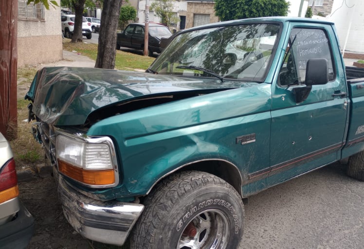 La camioneta de Enzo Capis tras el impacto