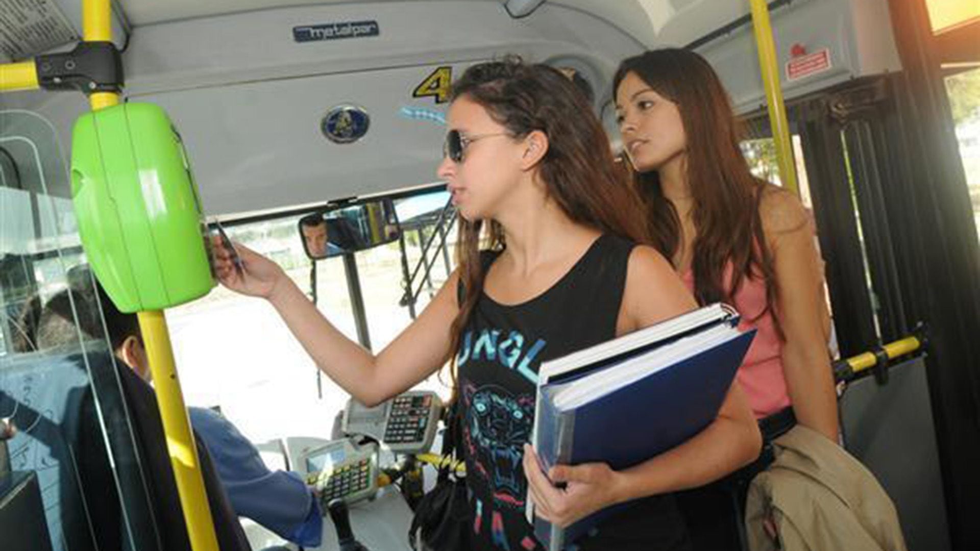 El boleto estudiantil 2024 permite realizar hasta 50 viajes gratis mensuales a determinados grupos de estudiantes.