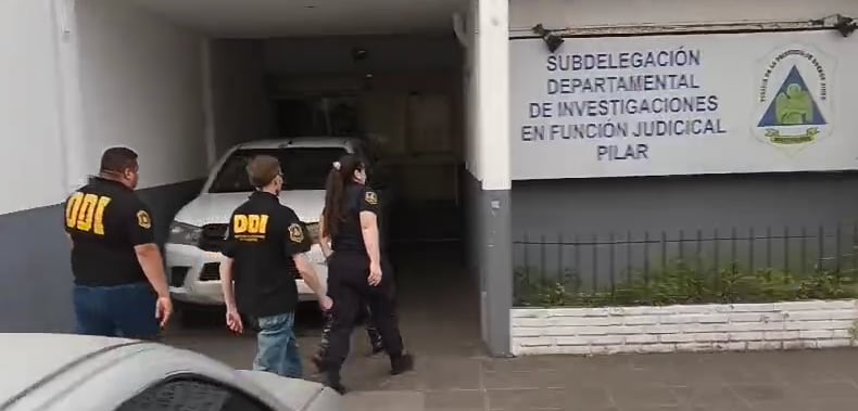 Detuvieron a una mujer en Pilar acusada de asesinar a puñaladas a su pareja y fingir un robo