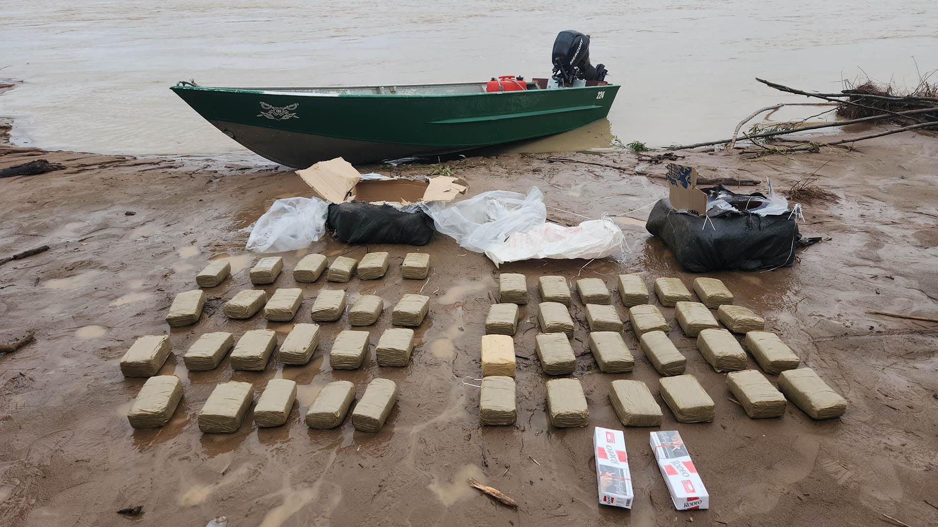 Intentaron cruzar el Río Bermejo con más 49 kilos de marihuana