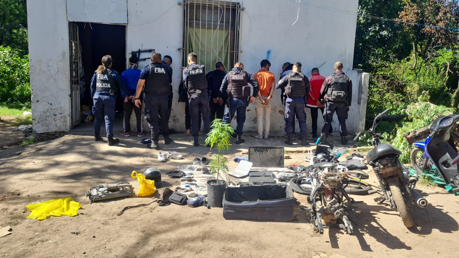 Qué encontraron en el aguantadero de una banda de motochorros acusada de cometer cuatro robos en cuatro días