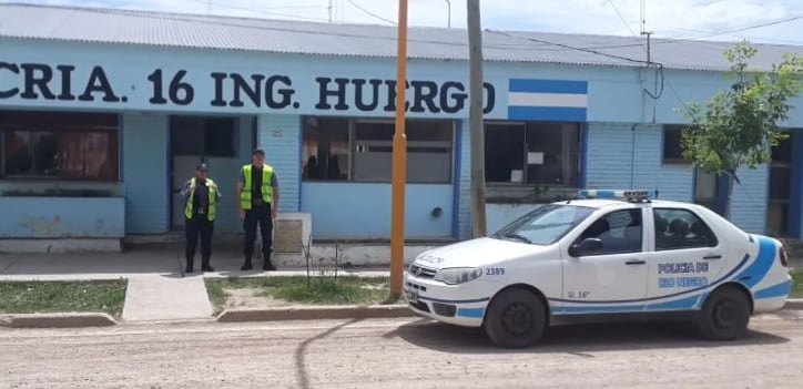 En la comisaría de Huergo está detenido el dueño de la chacra que mató a un presunto ladrón: tenía una bolsa de cebollas. (Foto Policía Río Negro)