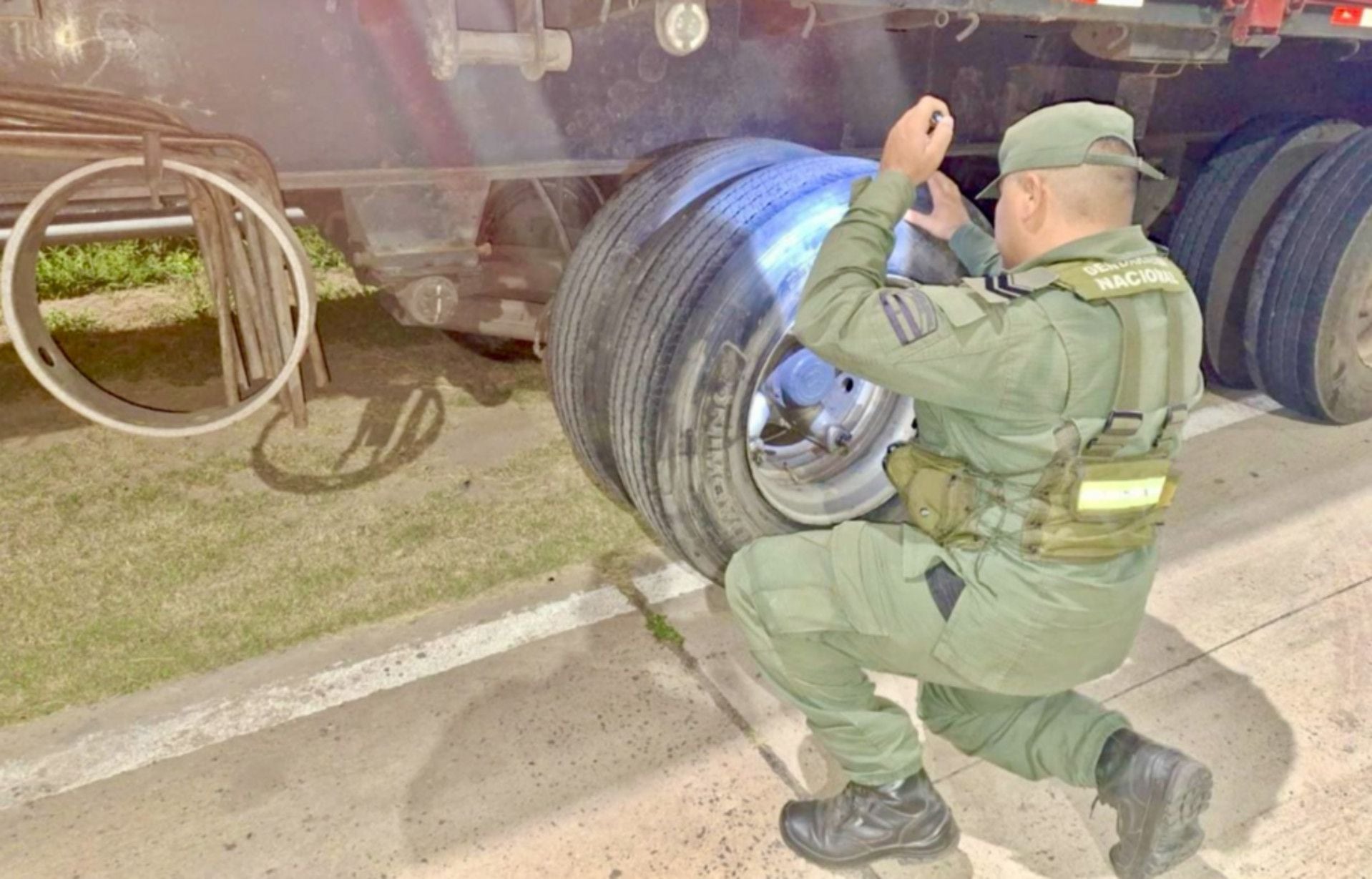 En distintos operativos, Gendarmería secuestró hojas de coca, neumáticos, una escopeta, un animal faenado y drogas (GNA)