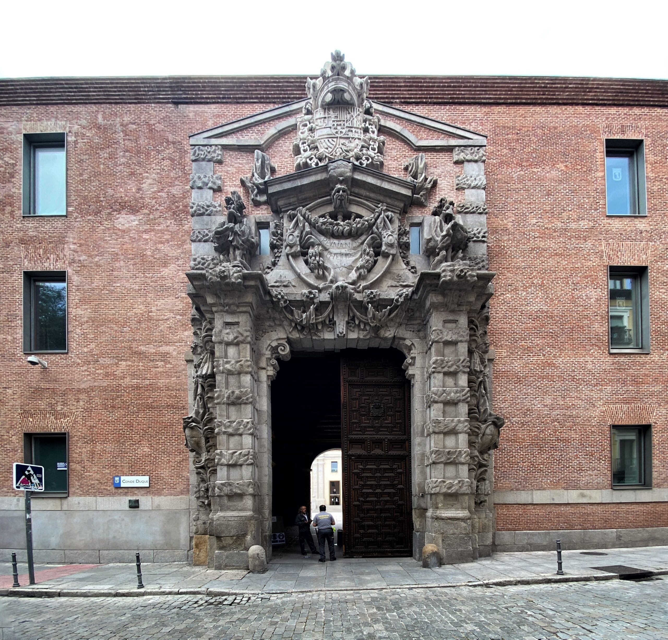 Entrada al Centro Cultural Conde Duque (Europa Press)
