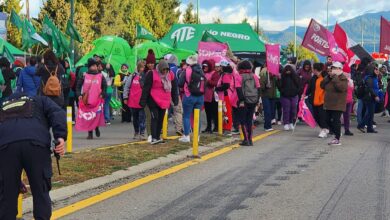 Photo of Agrupaciones sindicales se movilizan en Bariloche para repudiar la visita del presidente Javier Milei