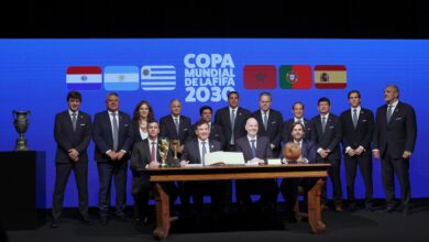 Photo of Los presidentes de Paraguay y Uruguay junto con Gianni Infantino firmaron la primera acta del Mundial 2030