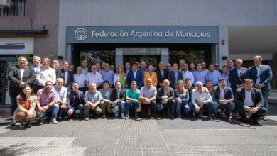 Photo of Intendentes buscan cubrirse del recorte de fondos de Milei y avanzan con la creación de tasas viales