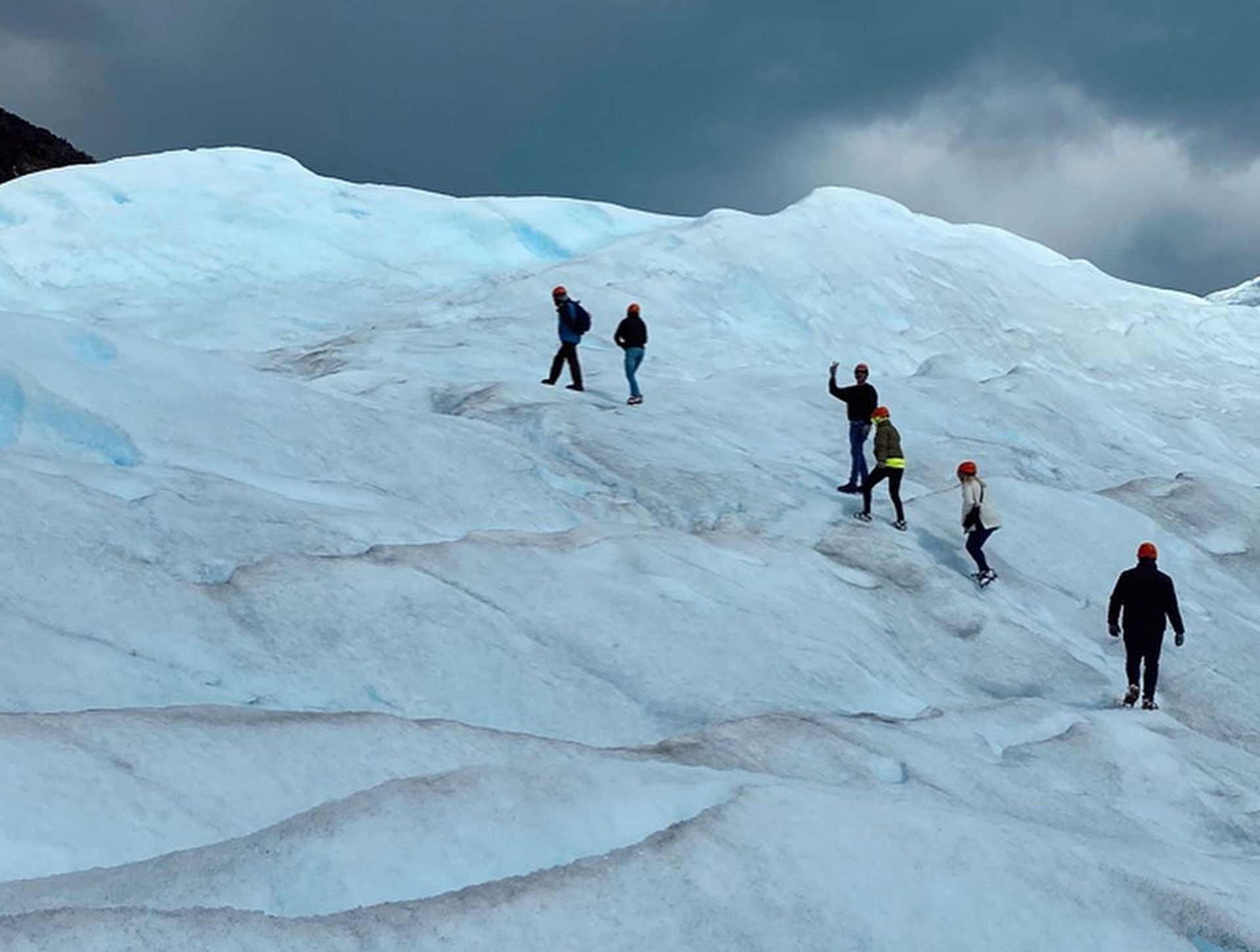 El Glaciar Perito Moreno ofrece a sus visitantes la posibilidad de caminar sobre el hielo