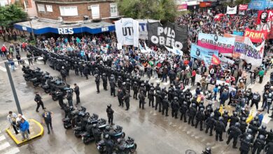 Photo of Los piqueteros marcharon a la Quinta de Olivos, se enfrentaron a la policía y no fueron recibidos por las autoridades