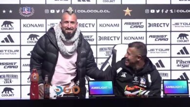 Photo of La desopilante reacción de Jorge Almirón ante la aparición del doble de Arturo Vidal en la sala de prensa