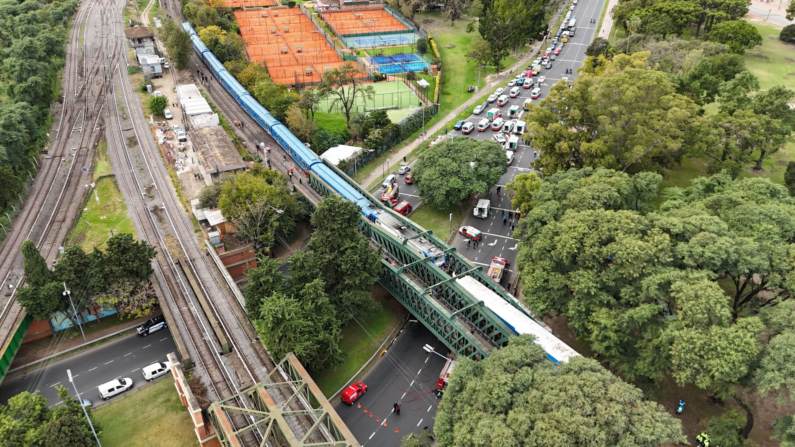 Chocaron dos trenes en Palermo - Drone