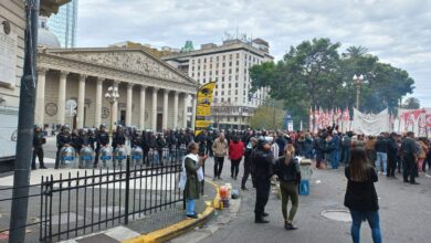 Photo of Tensión entre la policía y partidos de izquierda en el cierre de la marcha por el Dïa del Trabajador