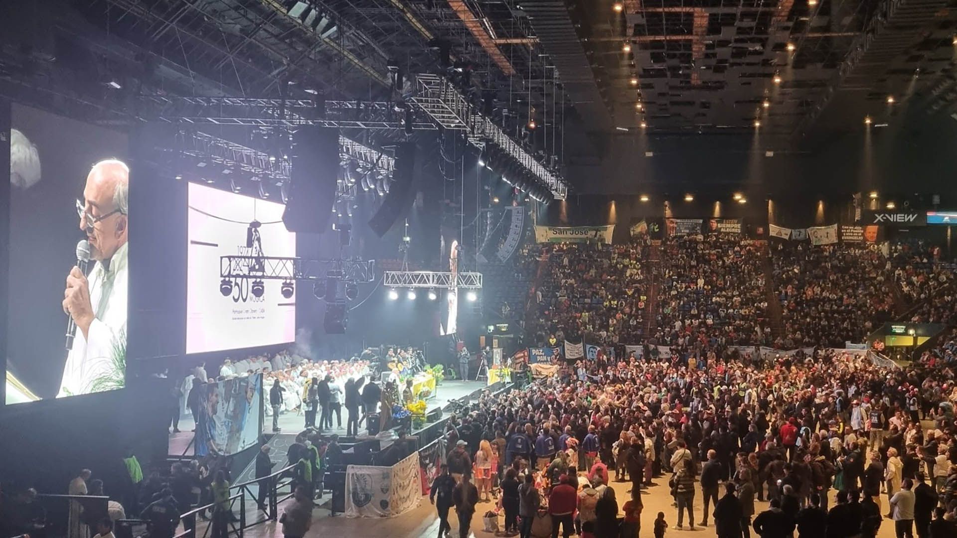 En la misa de homenaje al Padre Mugica, se leyó un comunicado del Papa Francisco en el Luna Park