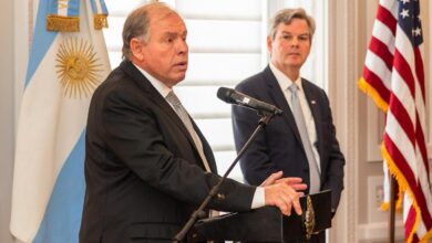 Photo of Festejo del 25 de mayo en Washington: dos invitados clave de la administración Joe Biden, entre locro humeante y tangos de Astor Piazzolla