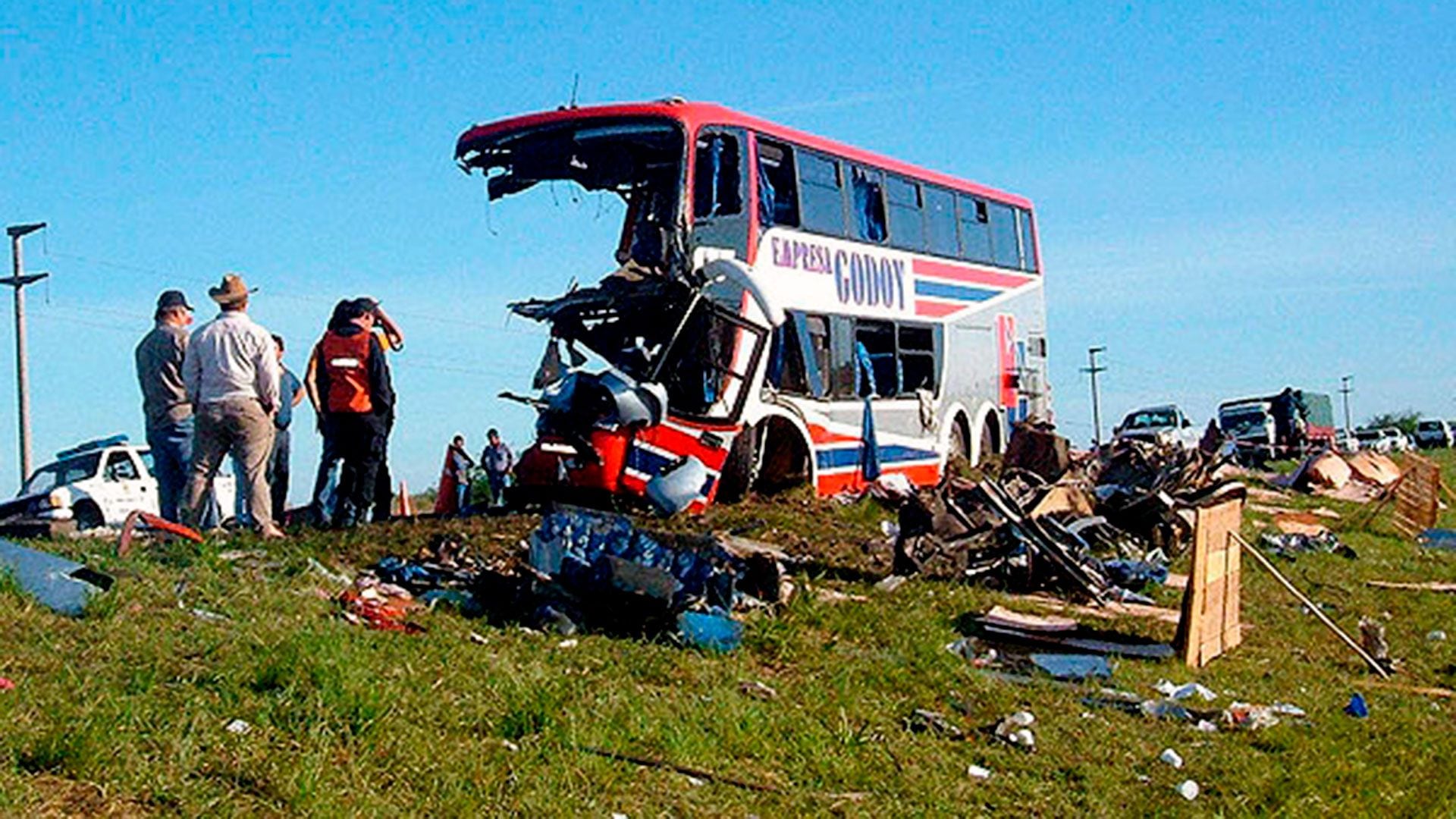 El 8 de octubre de 2006 murieron nueve chicos y una profesora que venían de hacer tareas solidarias en El Impenetrable (Foto: NA)