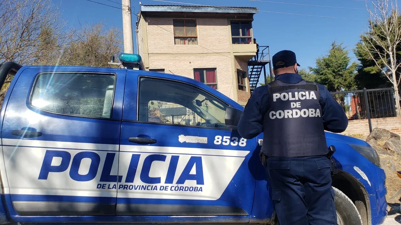 Una menor de 10 años murió luego de caerse de unas hamacas de una plaza de la localidad cordobesa de Villa Allende (CBA24n)