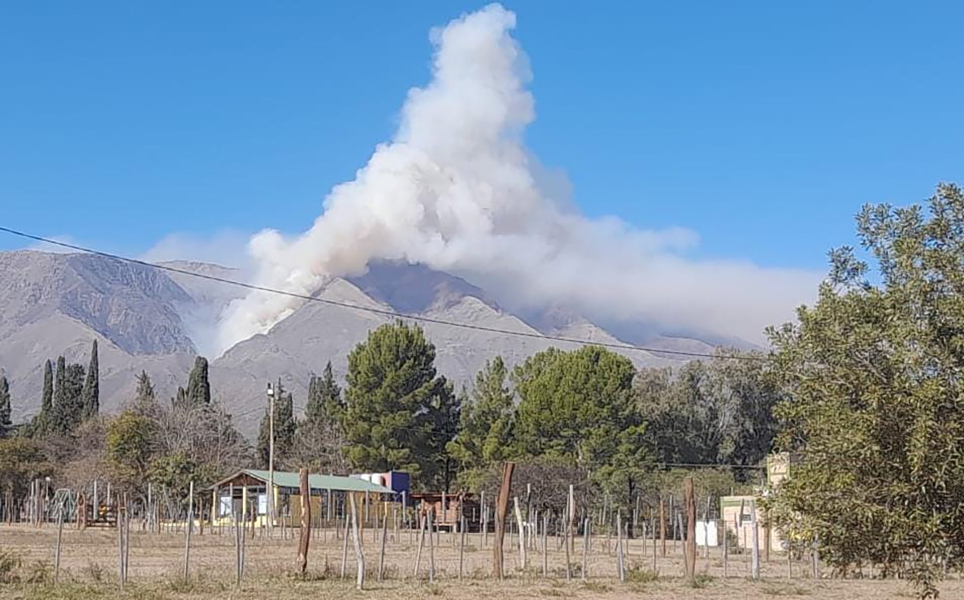 Alerta máxima por fuego en las sierras de Córdoba