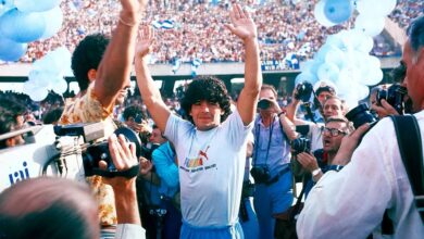 Photo of El día que la ciudad más pobre de Italia compró al futbolista más caro del mundo: a 40 años del amor a primera vista entre Maradona y Napoli