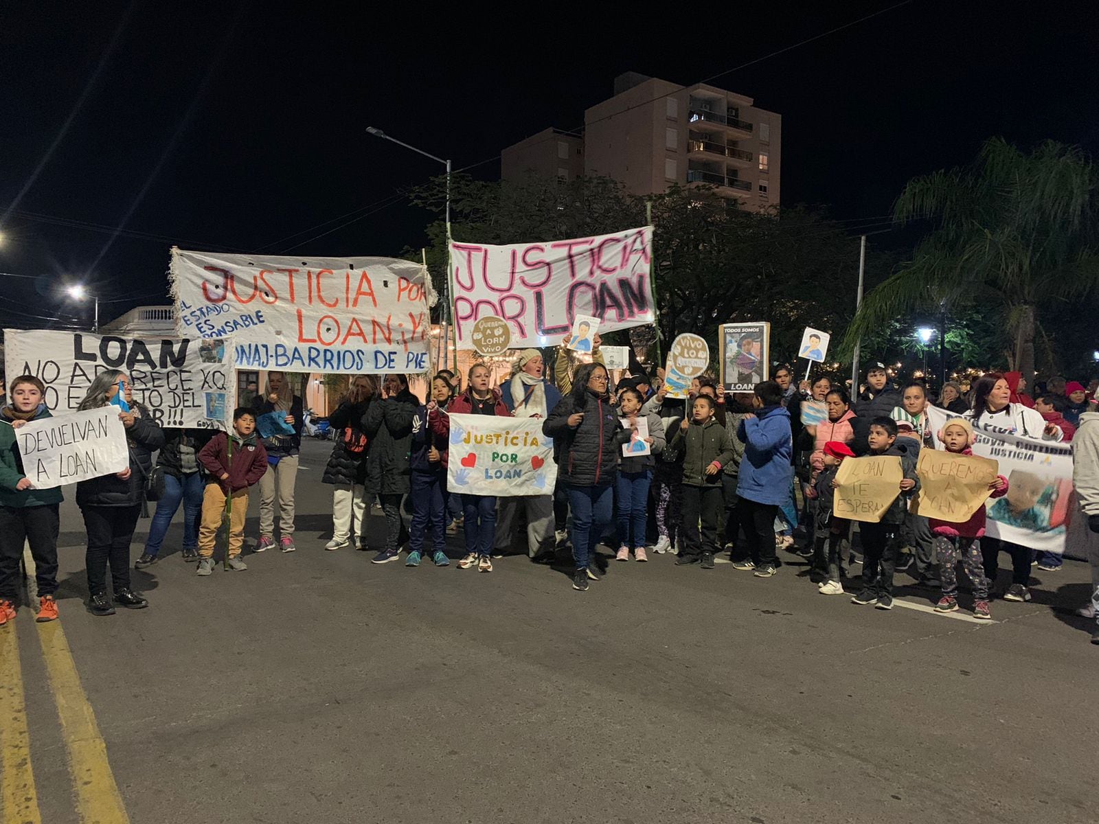 Vecinos se manifiestan frente al Juzgado de Goya e increpan a Laudelina, la tía de Loan