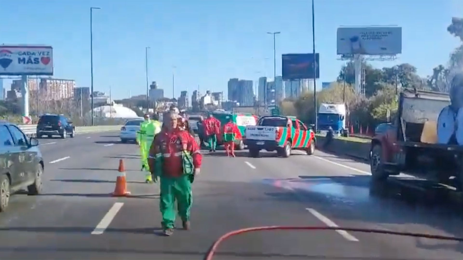 Se incendió un camión en la Avenida Cantilo