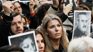 Photo of Emoción, lágrimas y renovado pedido de Justicia a 30 años del ataque a la AMIA