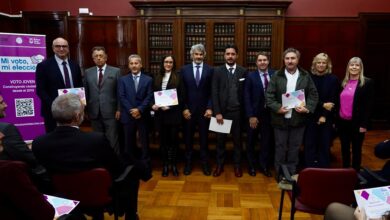 Photo of Distinguieron a escuelas porteñas que participan del programa de capacitación de jóvenes que votan por primera vez