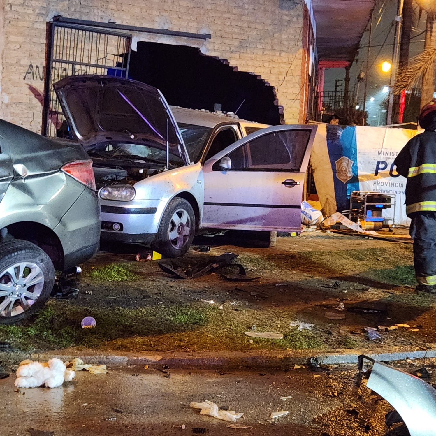 Robaron dos autos y al escapar de la policía chocaron en La Matanza