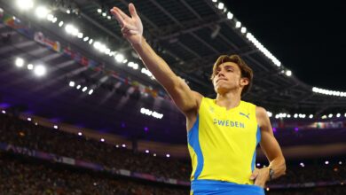 Photo of El sueco Armand Duplantis rompió por novena vez el récord mundial en salto con garrocha y logró el oro en París 2024: su particular festejo