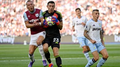 Photo of “El jugador del pueblo”: el enorme gesto de Dibu Martínez con los fanáticos del Aston Villa tras la victoria sobre el West Ham