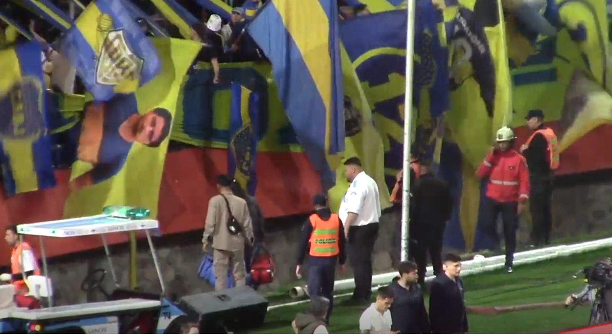 hincha de Boca caído en la fosa del Estadio Malvinas Argentinas Mendoza