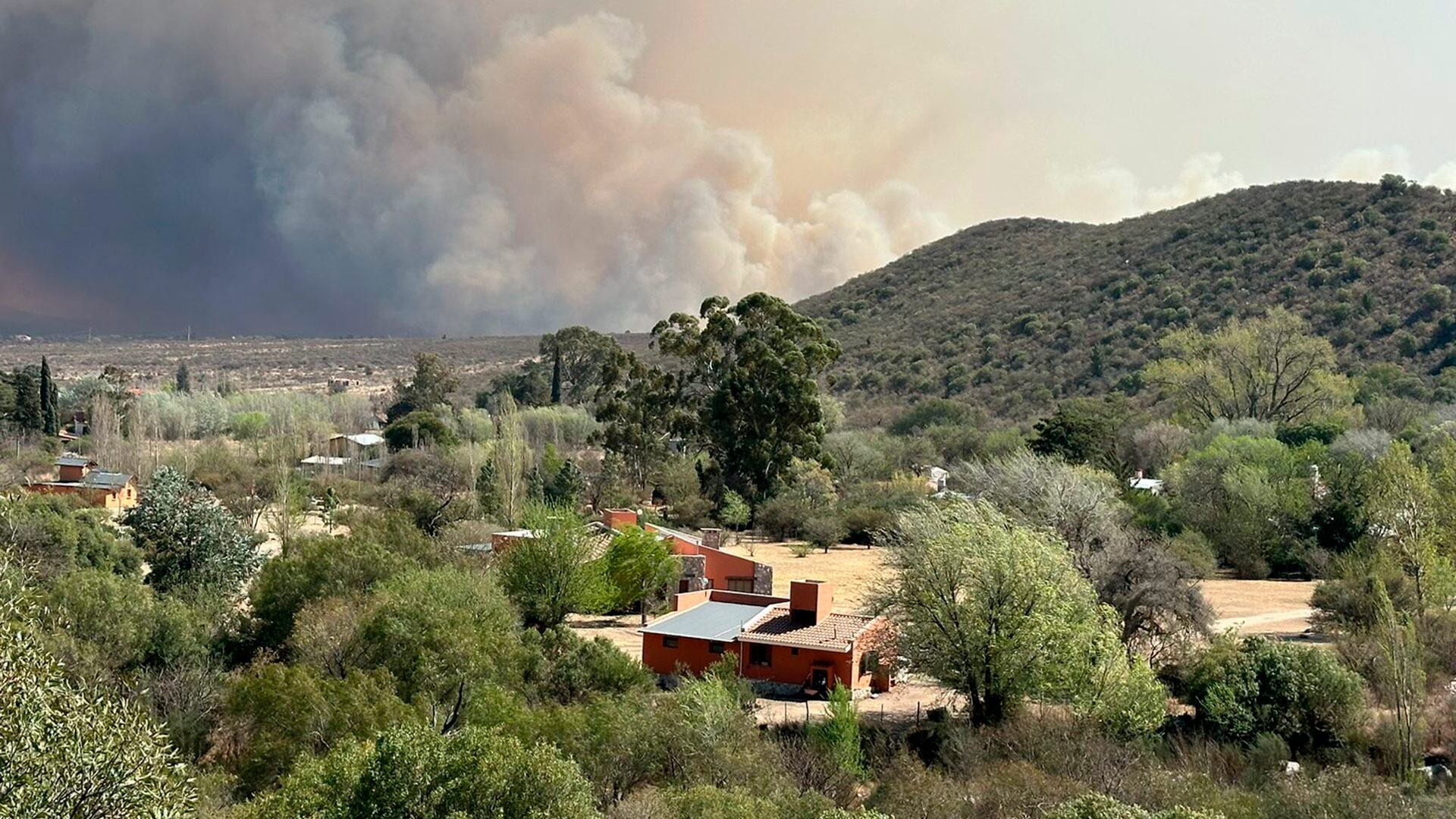 Los incendios en Córdoba golpean a las zonas de Capilla del Monte y Dolores