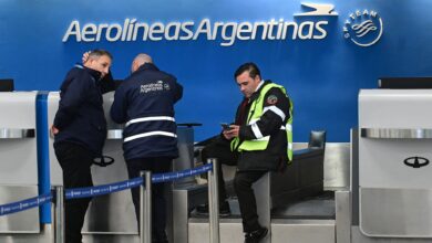 Photo of Continúa el piquete salvaje de pilotos que afectó a más de 37 mil pasajeros e hizo cancelar más de 300 vuelos