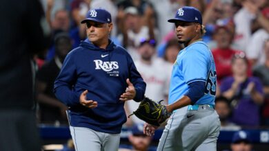 Photo of Escándalo en el béisbol: el golpe antideportivo que casi termina en una batalla campal y provocó una fuerte sanción