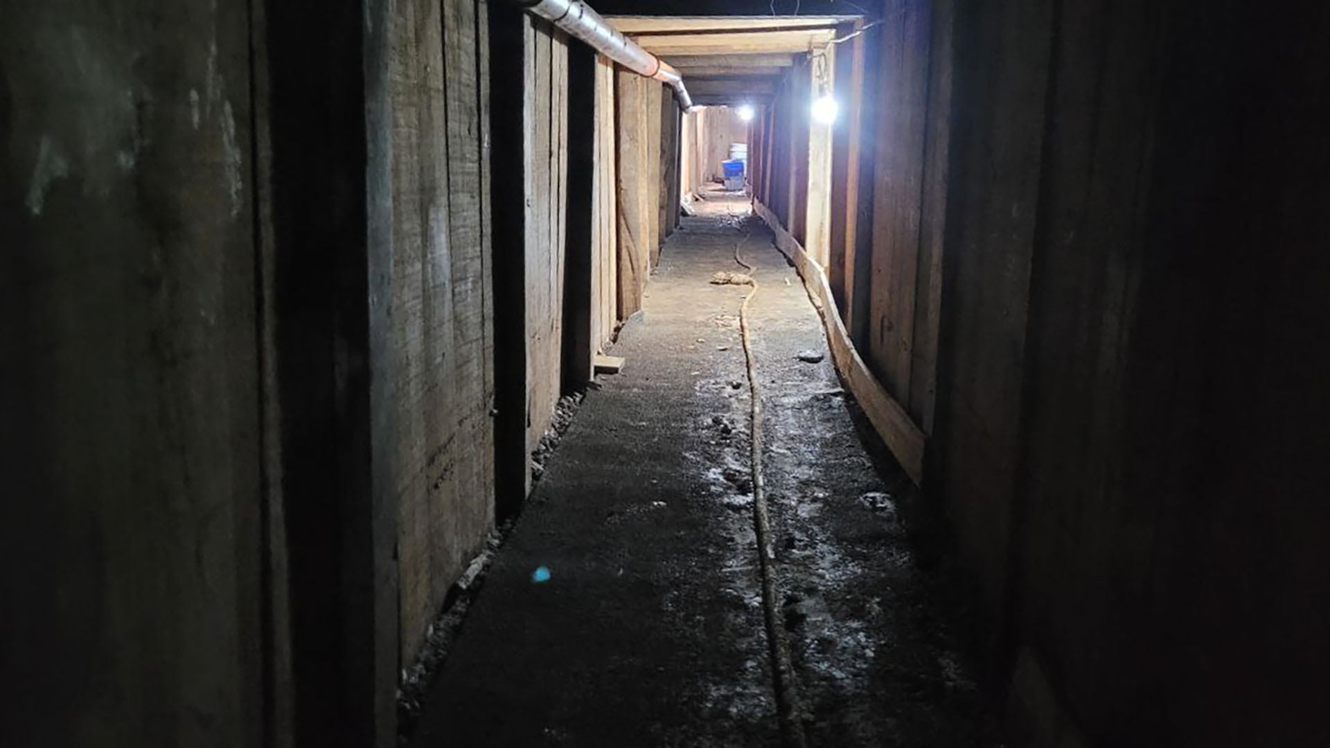 Así es por dentro el túnel de San Isidro que cavaron para intentar robar un banco